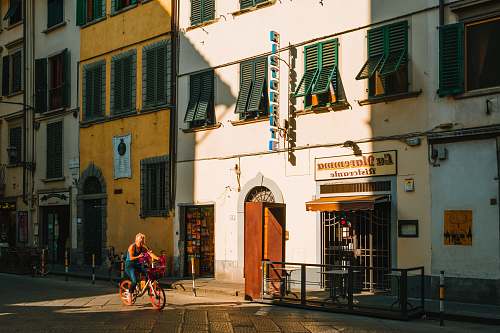 italy white and yellow concrete building accordion